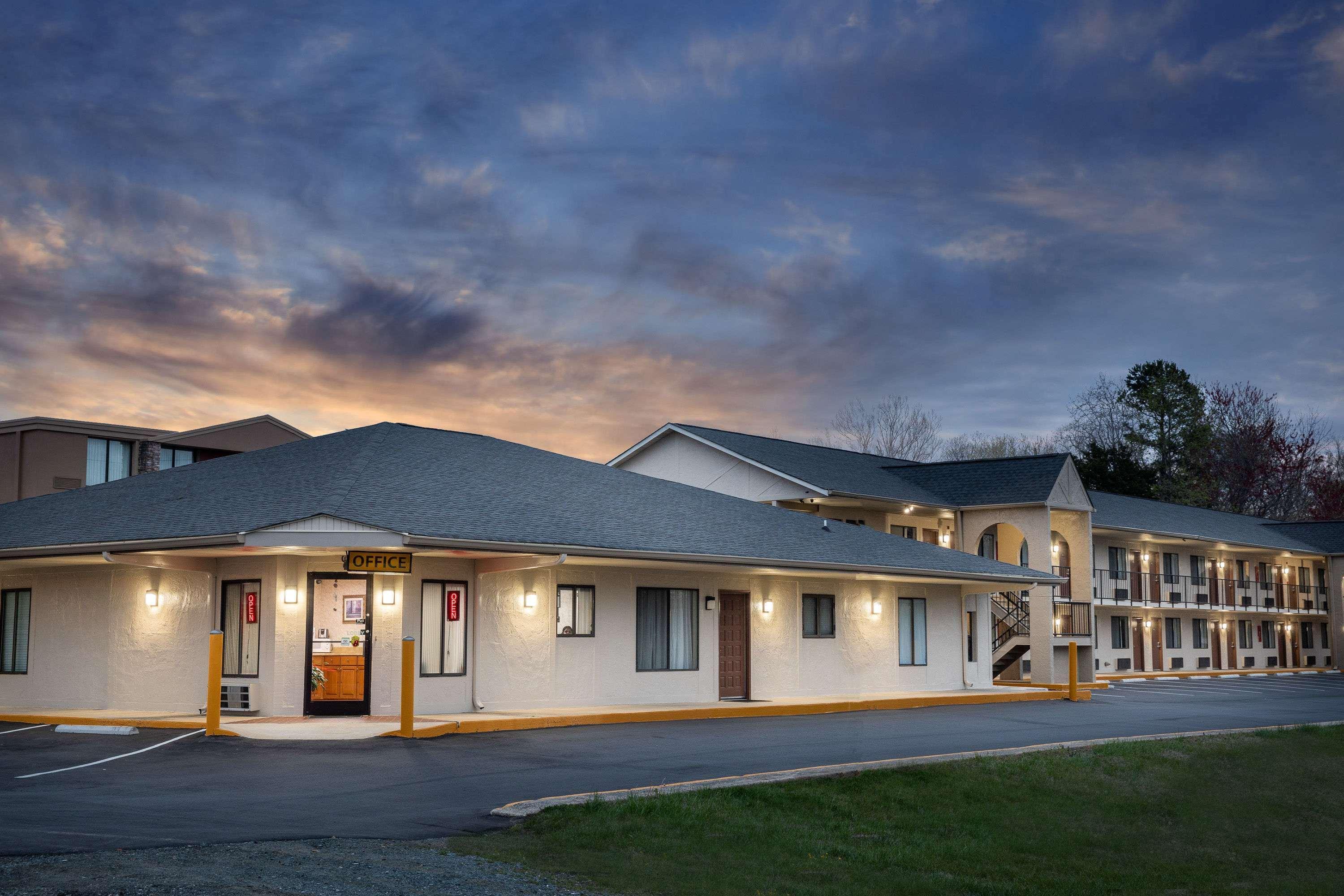 Motel Super 8 By Wyndham Burlington Nc Exterior foto